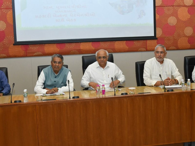 Gujarat Chief Minister reviews road and bridge repairs through CM dashboard video wall