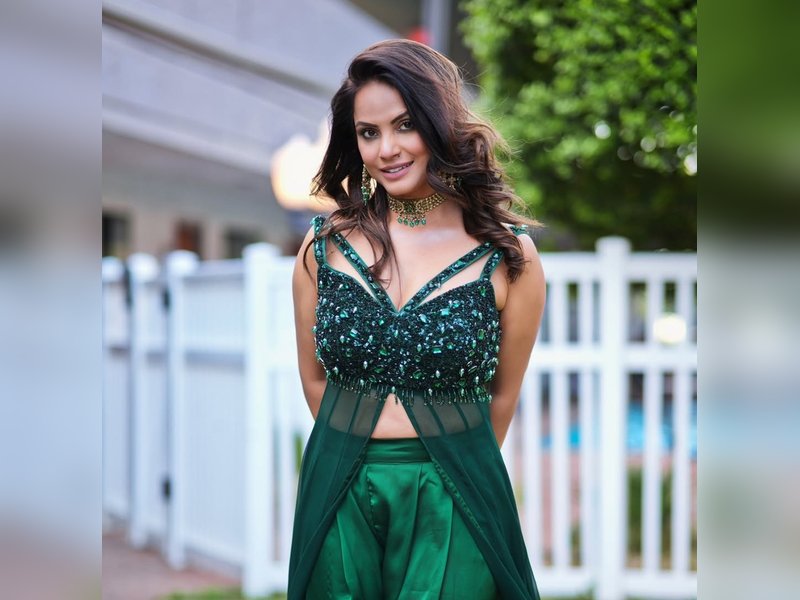 Neetu Chandra appointed as Icon Face of Election Commission of Bihar 