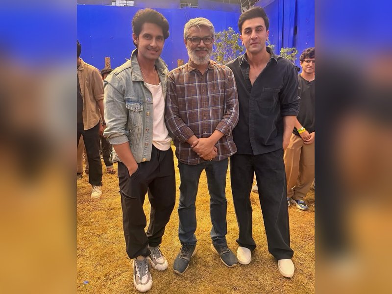 Ravie Dubey shares picture with Ranbir Kapoor, Nitesh Tiwari from ‘Ramayana’ set