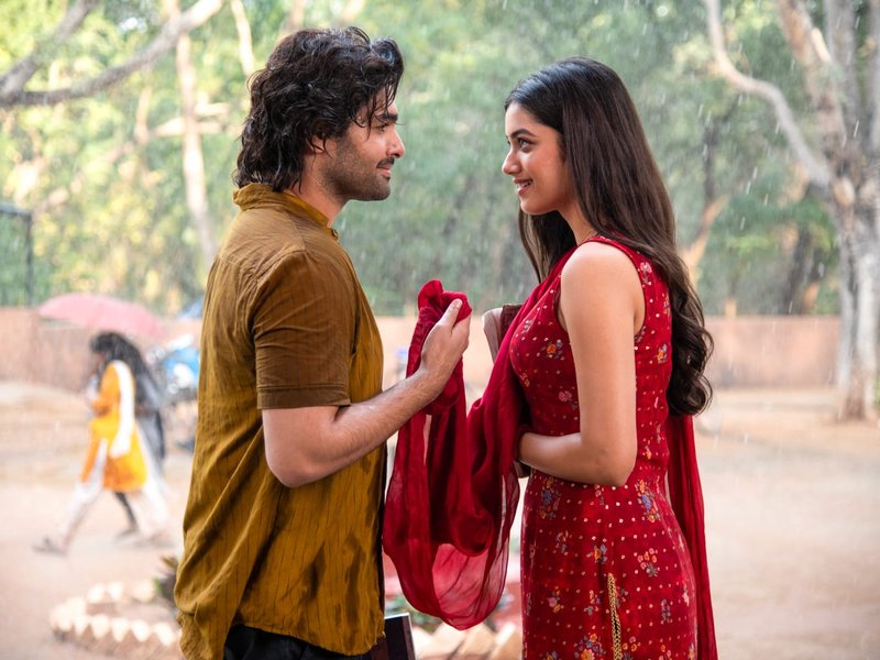 Romantic number 'Nuvvunte Chaale' from Ram Pothineni's 'Andhra King Taluka' released