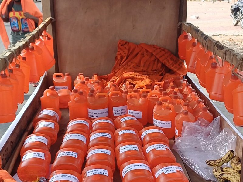 75 cans with 75 govt schemes: Dhirubhai’s Kanwar pilgrimage hogs attention