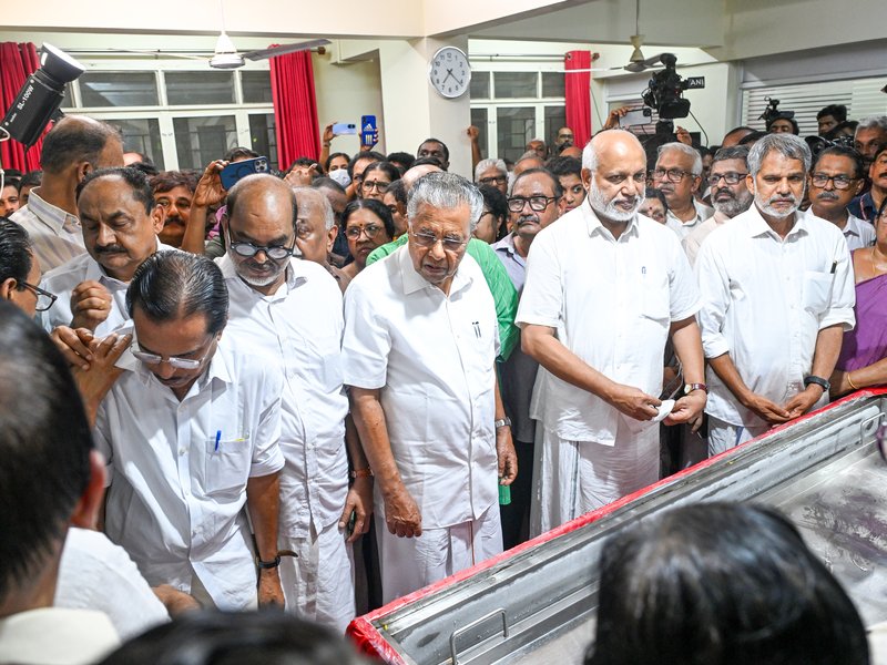Thousands line up to bid final goodbye to VS Achuthanandan