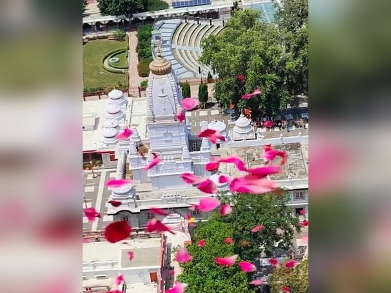 Sawan Shivratri: Choppers shower flower at prominent Shiva temples and devotees in Uttar Pradesh 