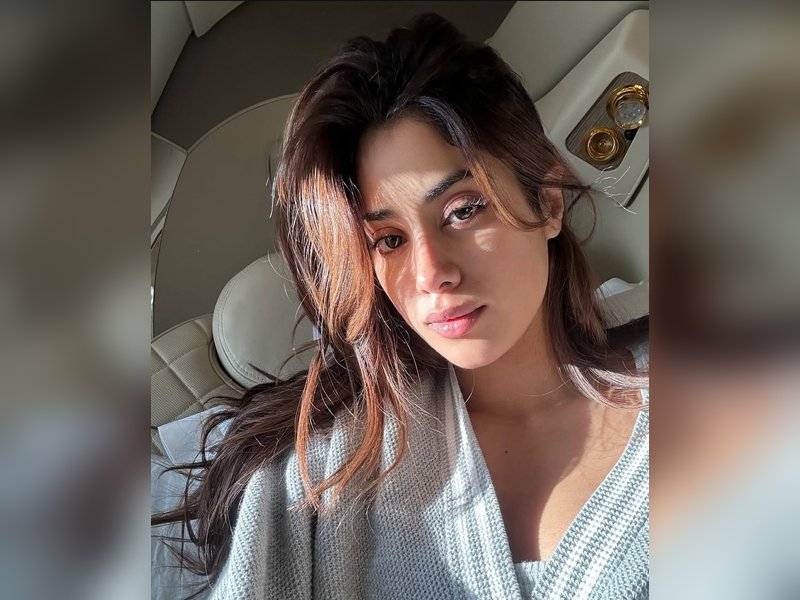 Janhvi Kapoor drops sun-soaked selfies on a flight with swollen eyes