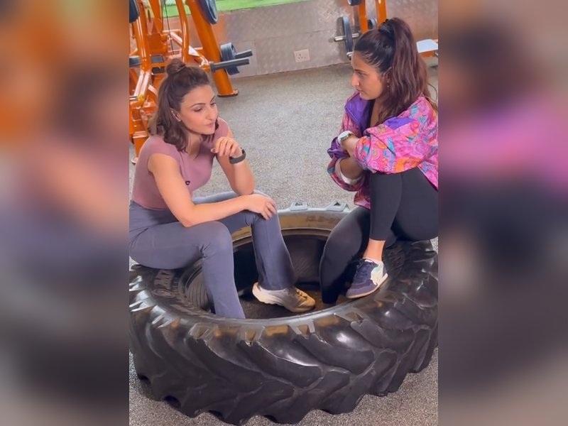 Soha Ali Khan enjoys a fun workout session with Fatima Sana Shaikh, says 'next time push-ups pukka'