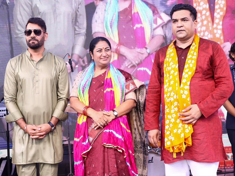 CM Rekha Gupta, Kapil Mishra inaugurate Teej Mahotsav in Delhi