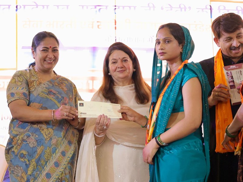Delhi CM Rekha Gupta greets 201 working women on getting interest-free loans