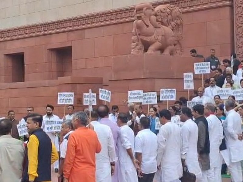 Monsoon Session: NDA protests Islamic cleric's remarks on Dimple Yadav, INDIA bloc rallies against SIR