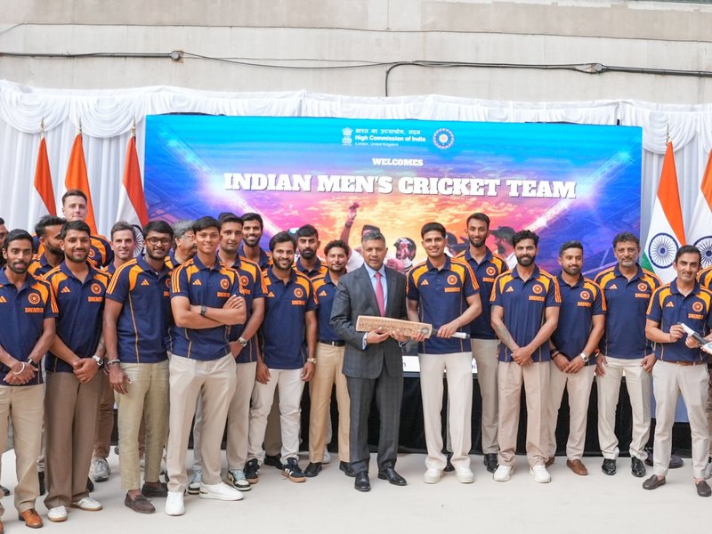 'An evening to remember': Gill & Co. present signed bat to Indian High Commissioner in London