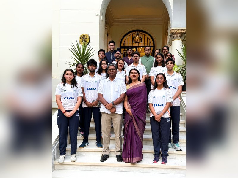 Indian Ambassador to Egypt hosts U-17 squash team for Junior Worlds in Cairo