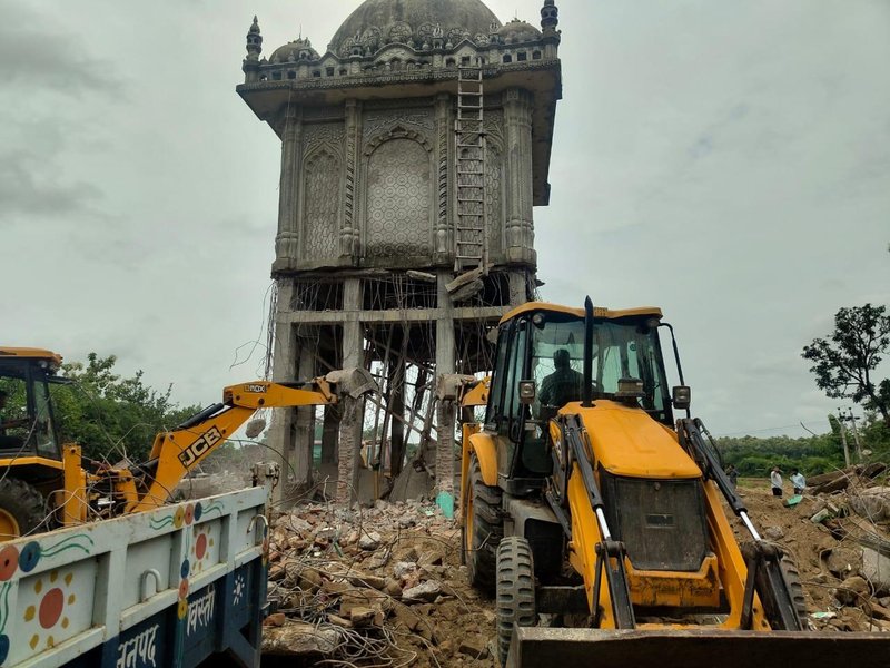 UP: Anti-encroachment drive continues, ‘illegal' mazar in Shravasti razed 