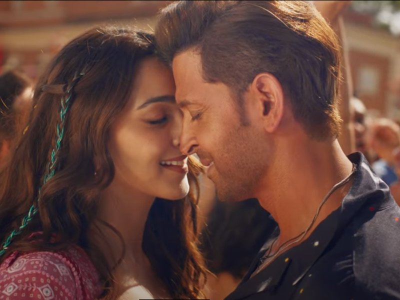 Hrithik Roshan, Kiara Advani romance away in ‘Aavan Jaavan’ from ‘War 2’