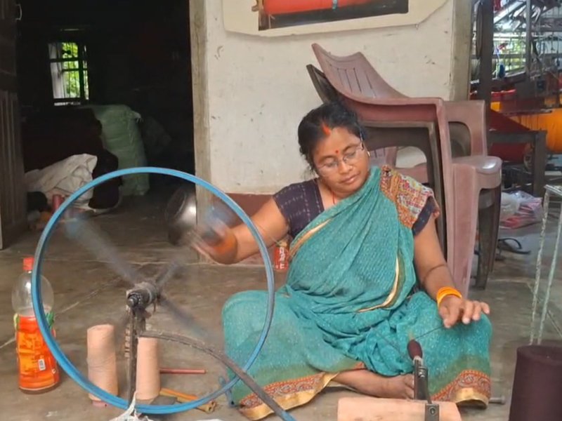 Weaving change: Mudra Yojana empowers women artisans in Bagaha
