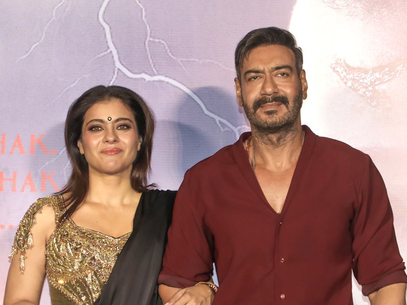 Kajol turns a cheerleader for husband Ajay Devgn	
