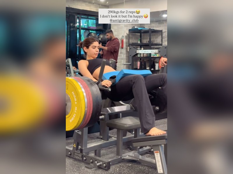 Khushi Kapoor does hip thrust with whopping 290 kilos of weight