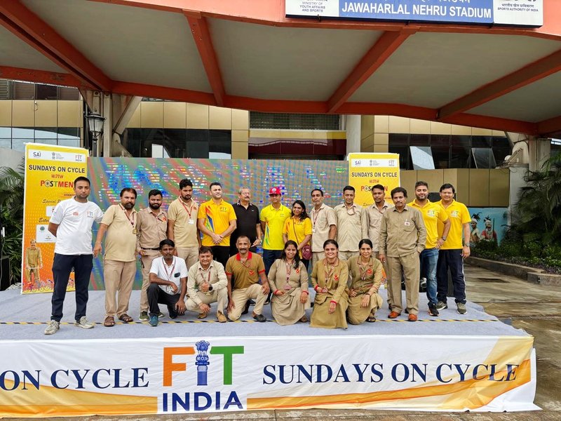 With aim of an obesity and pollution-free nation, Sports Ministry honours Postmen in 34th edition of Fit India Sundays on Cycle in New Delhi on Sunday. Photo credit: SAI Media