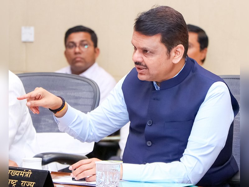 'Crying conspiracy to save party from disintegration': Fadnavis' retort to Raj Thackeray's 'vote theft' jibe