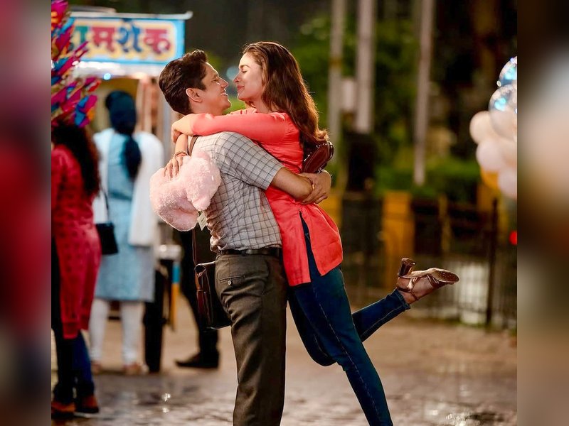 Vijay Varma says 'Darlings, I loves you all' as the film turns 3