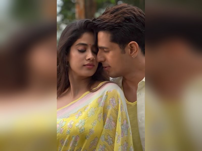 Janhvi Kapoorm Pardesiya, Param Sundari