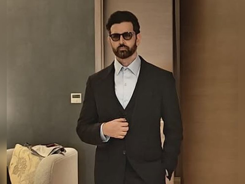 Rakesh Roshan grooves to ‘Aavan Jaavan’, Hrithik says, ‘Killed it with grace’