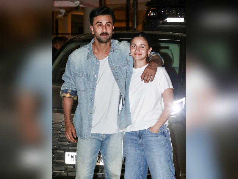 Alia Bhatt, Ranbir Kapoor jet off with little Raha ahead of their 4th wedding anniversary