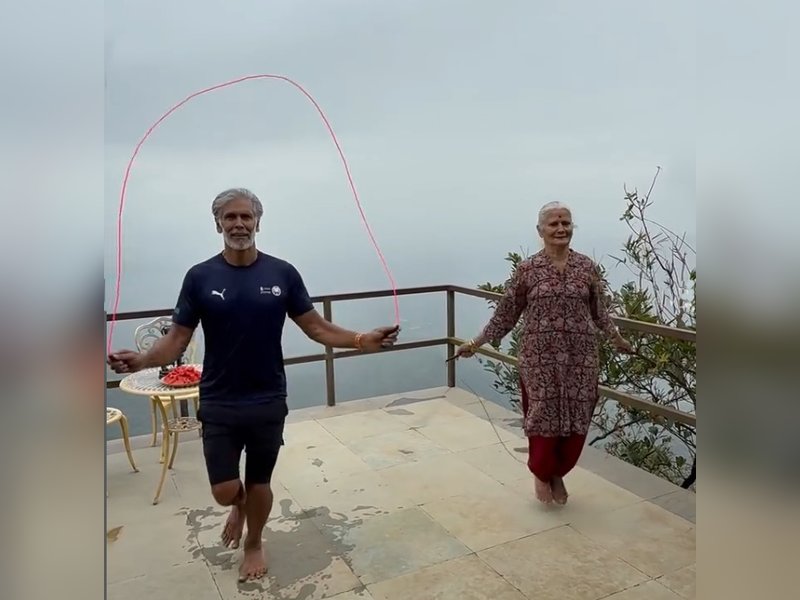 Milind Soman's mother does skipping every day even at 86 