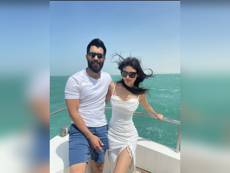 Mouni Roy pens romantic birthday note for hubby Suraj Nambiar