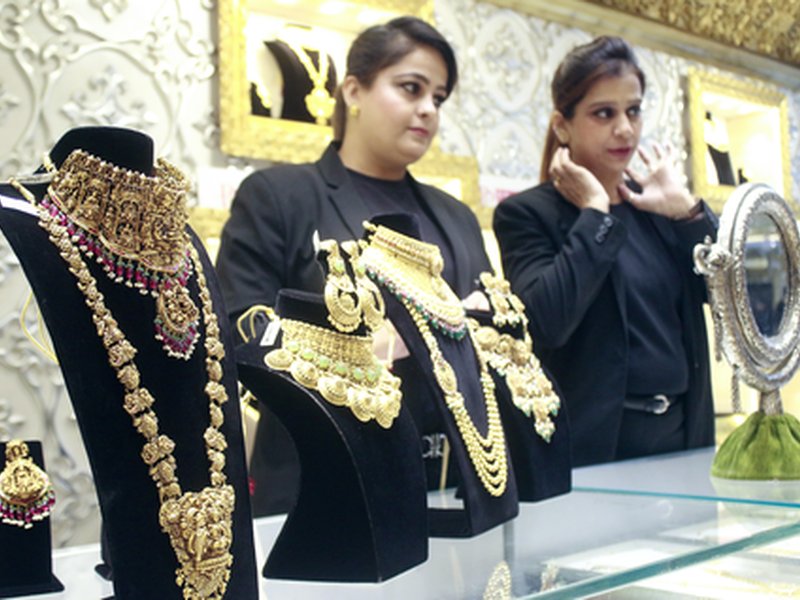 Gold prices end firm this week amidst tariff concerns