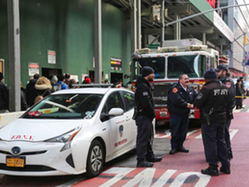 Three wounded in Times Square shooting in New York