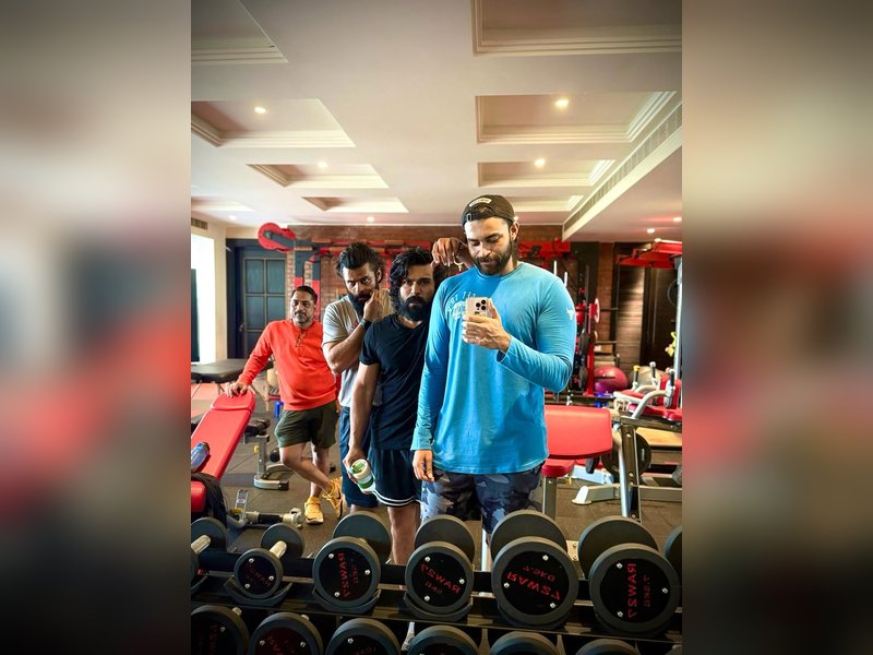 Ram Charan spends his Sunday sweating it out in the Gym with brothers Varun Tej & Sai Tej