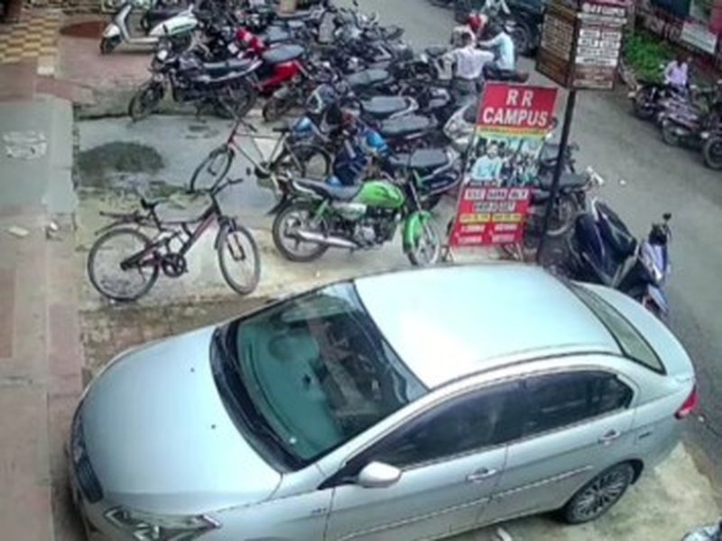 Jewellery shop employees foil robbery attempt in Patna