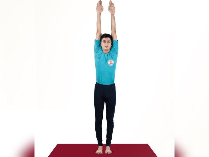 'पाद हस्तासन' करने से होता है कई समस्याओं का समाधान, महिलाओं के लिए विशेष लाभकारी