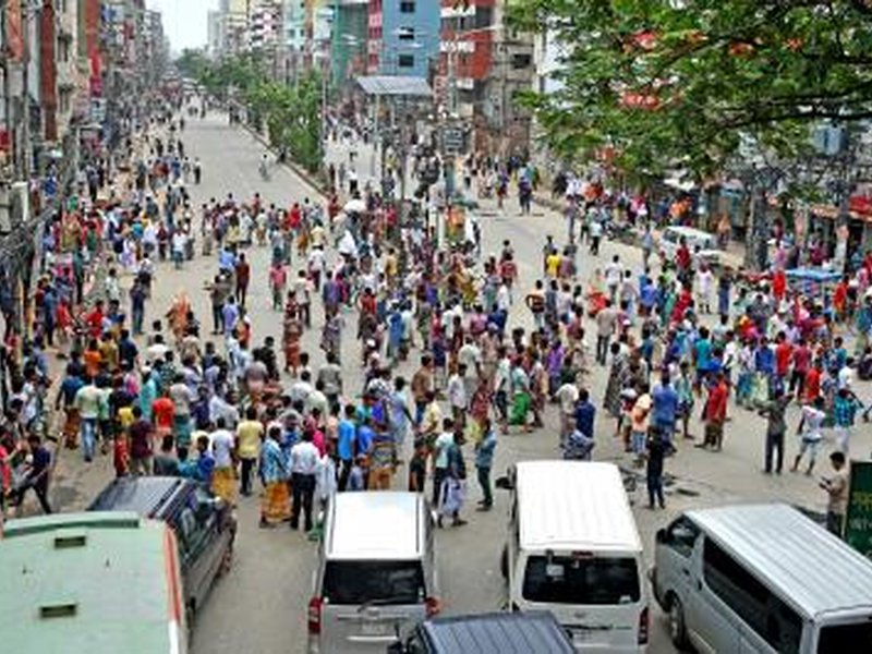 Bangladesh workers block Dhaka–Mymensingh highway over factory closures, unpaid wages