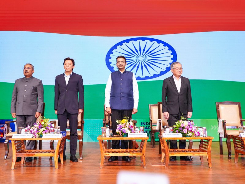 Maha CM seeks Singapore’s cooperation in Vadhavan port development