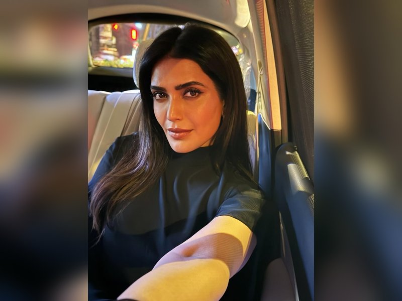 Karishma Tanna shares a small beauty hack for bushy & beautiful eyebrows