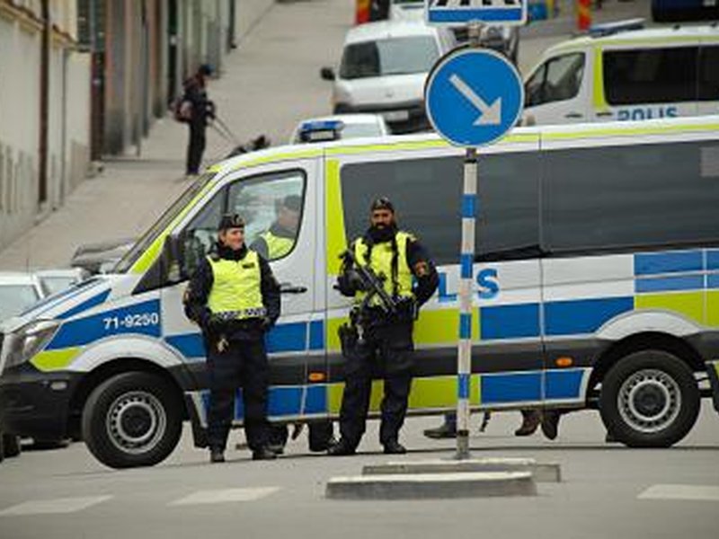Sweden: Two people injured in shooting near Orebro mosque 