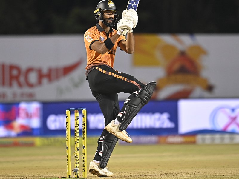 Mangaluru Dragons overcome Hubli Tigers in top-of-the-table clash in the Maharaja Trophy KSCA T20 at the Srikantadatta Narasimharaja Wadiyar Stadium in Mysore on Friday.  Photo credit: KSCA