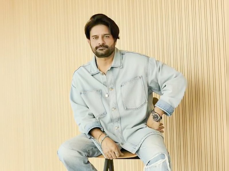 Jaideep Ahlawat dedicates his IIFM win to the team of ‘Paatal Lok’	