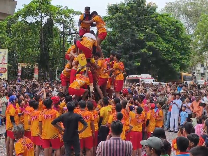 Janmashtami in Surat: 'Govinda' teams compete to break 45-feet-high Dahi Handi