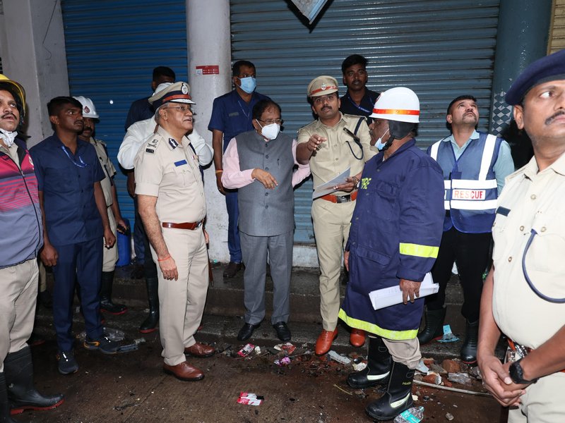 K’taka: Five bodies recovered in Bengaluru fire accident; Parameshwara visits site (Lead)