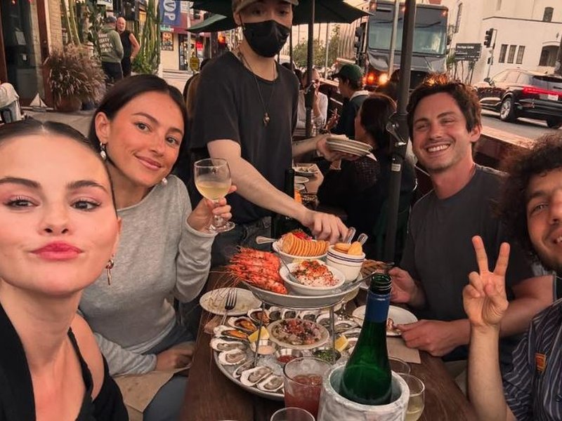 Selena Gomez, Benny Blanco step out of double date