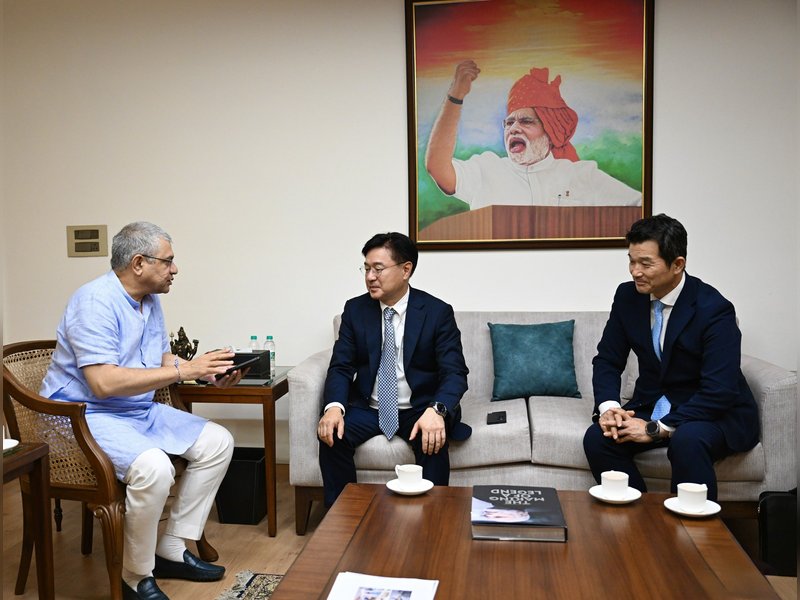 Samsung expanding manufacturing of advanced tech devices in India: Ashwini Vaishnaw