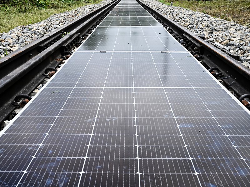 सिंहावलोकन 2025: भारत ने स्वच्छ ऊर्जा में सोलर से लेकर ईवी में रचा कीर्तिमान, ग्रीन हाइड्रोजन का उत्पादन भी शुरू