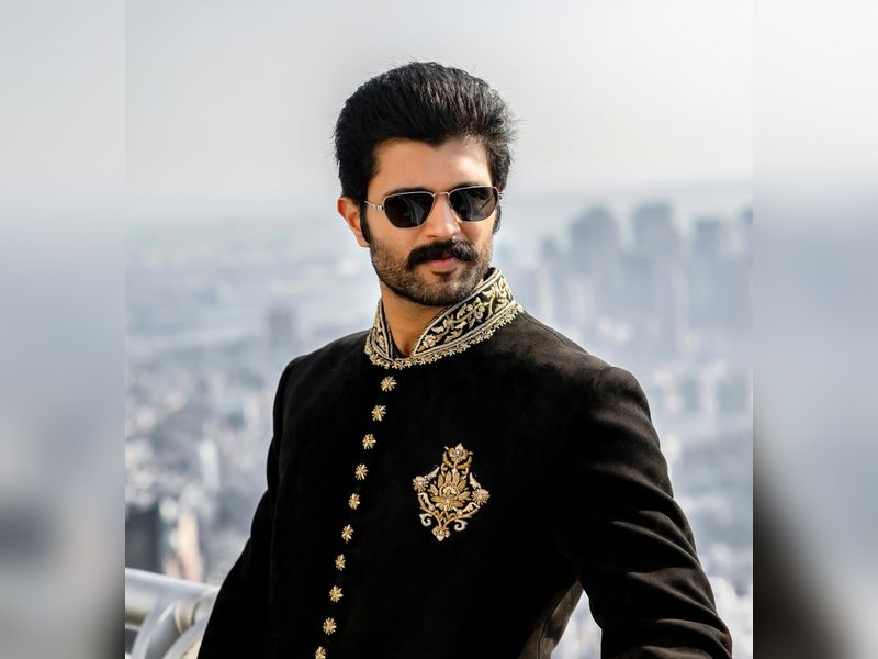 Vijay Deverakonda, Rashmika Mandanna lead 43rd India Day Parade in New York