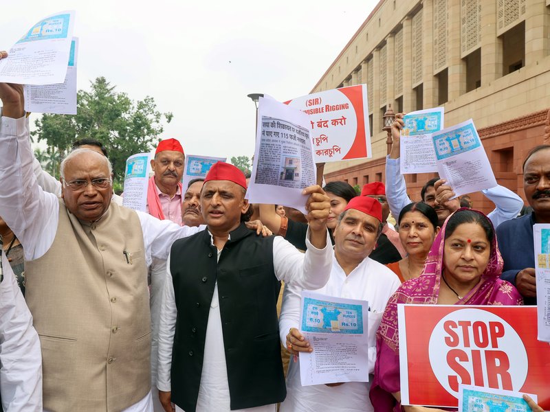 Opposition flays CEC Gyanesh Kumar for ‘partiality’, seeking Rahul Gandhi's apology