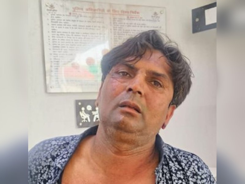 Rajesh Khimji from Gujarat's Rajkot attacks Delhi CM during Jan Sunvai (Ld)