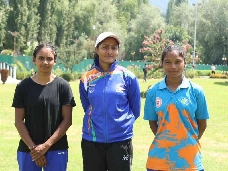 Silver medallists in Asian Canoe Slalom Championship in China, MP girls chase golden dream at the Khelo India Water Sports Festival 2025 at the Dal Lake in Srinagar on Thursday. Photo credit: SAI Media