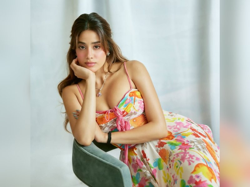 Janvhi Kapoor shares fun BTS clips with Sidharth Malhotra from 'Param Sundari' promotions in Delhi