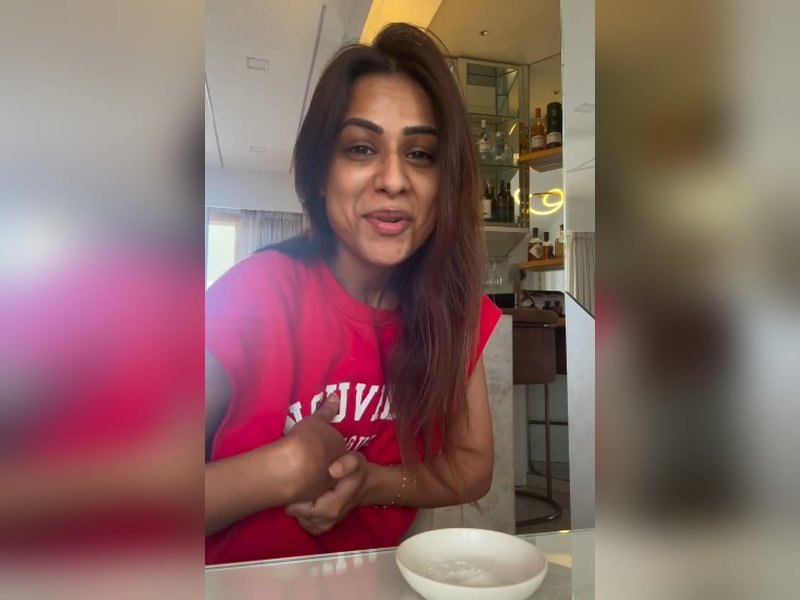 Nia Sharma teaches a quick hack for teeth whitening 