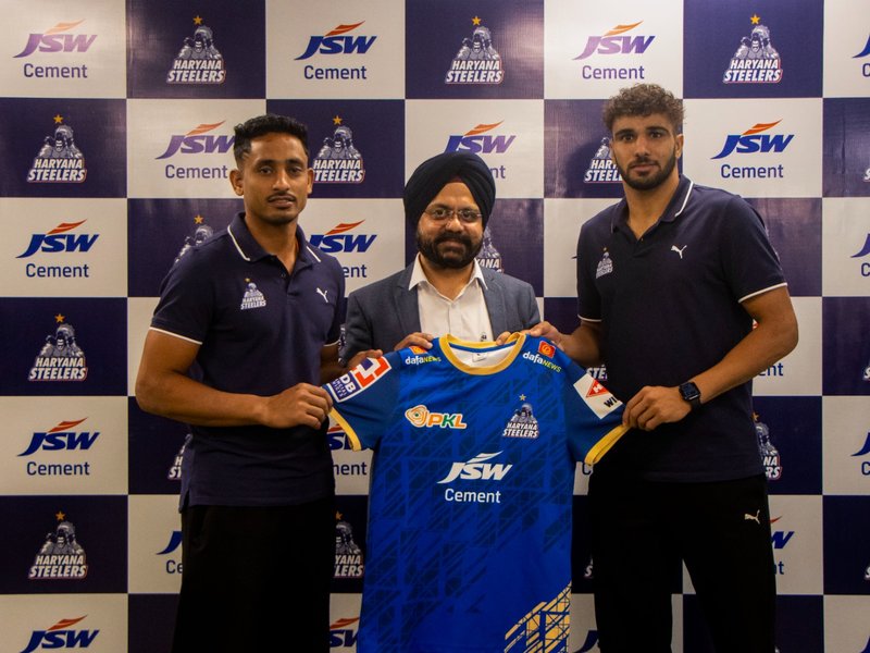 Haryana Steelers unveil team jersey ahead of Season 12 of Pro Kabaddi League (PKL) 2025 in Mumbai on Monday. 